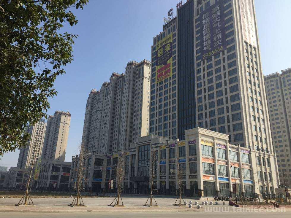 创作者安置房和小产权房有何差别？安置房等同于小产权房？所以你错了！